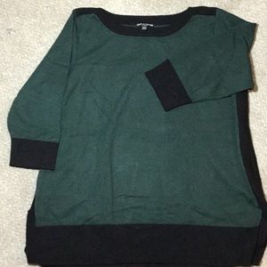 Green/black 3/4 sleeve sweater